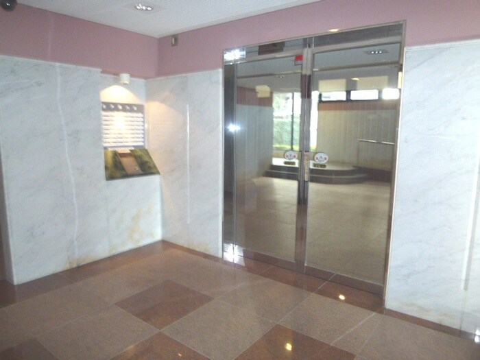 エントランス部分 レジオン川西多田（705）