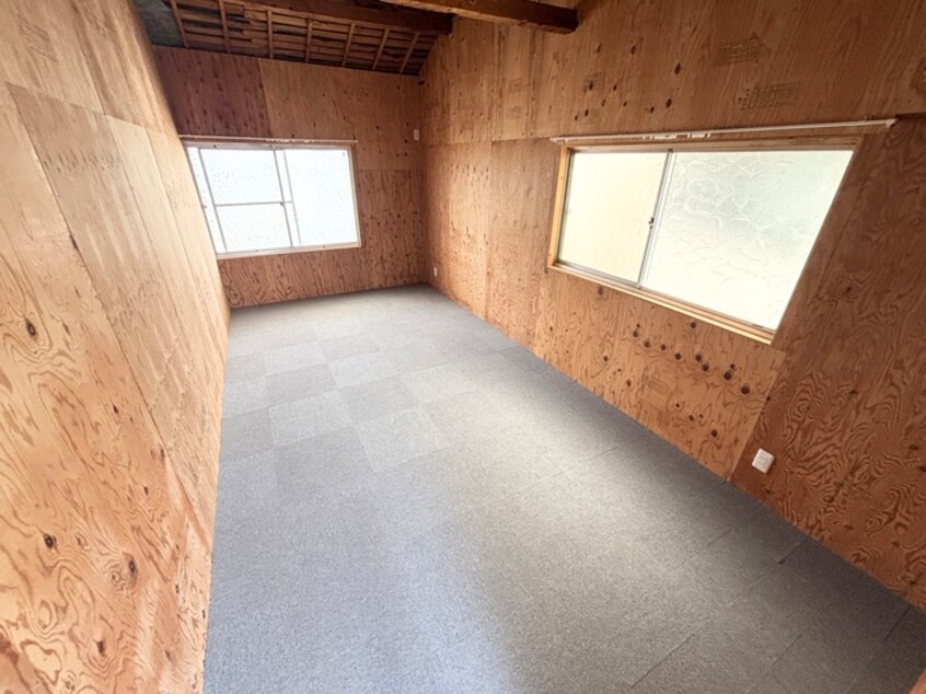 居室 西野々2丁目倉庫
