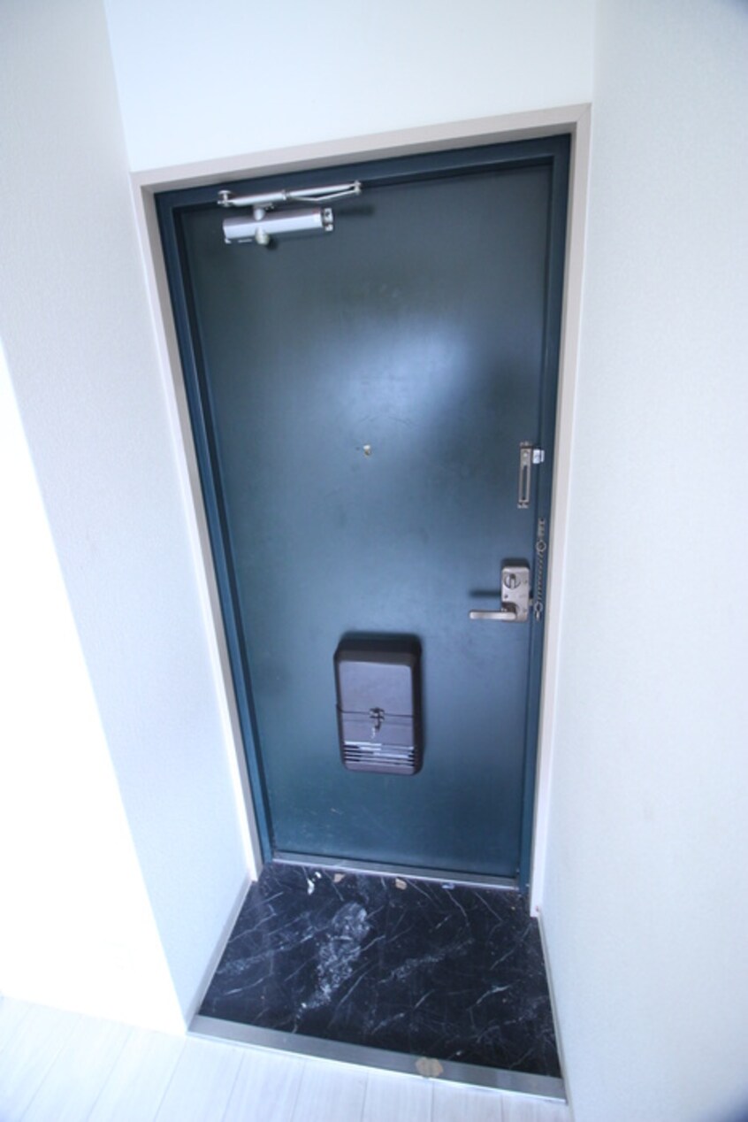 玄関 ビルディングセブン