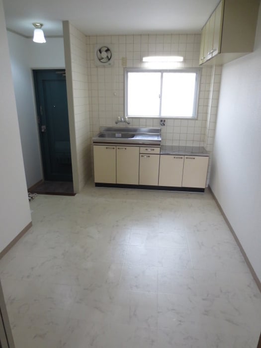 居室 丸井ハイツ