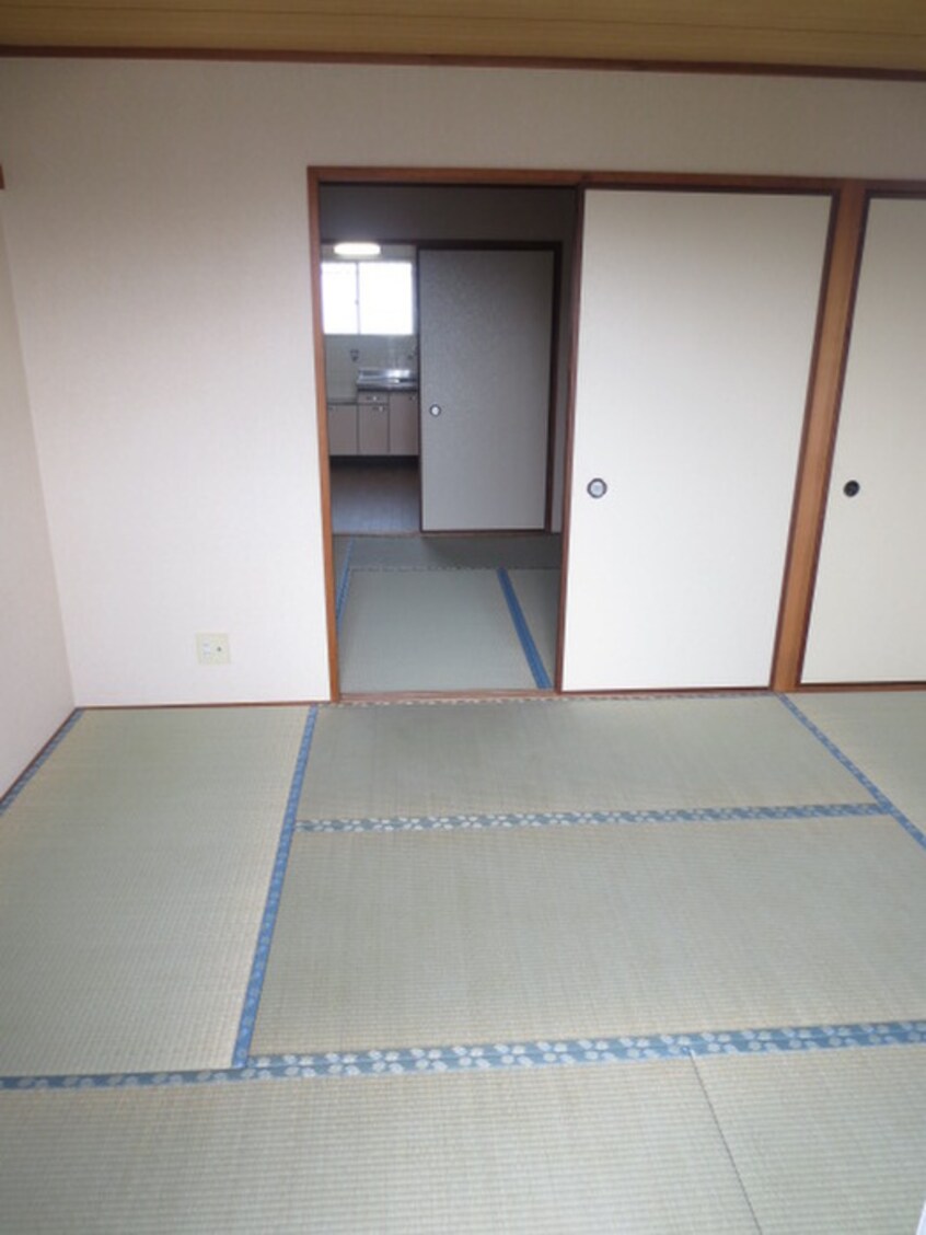 居室 丸井ハイツ