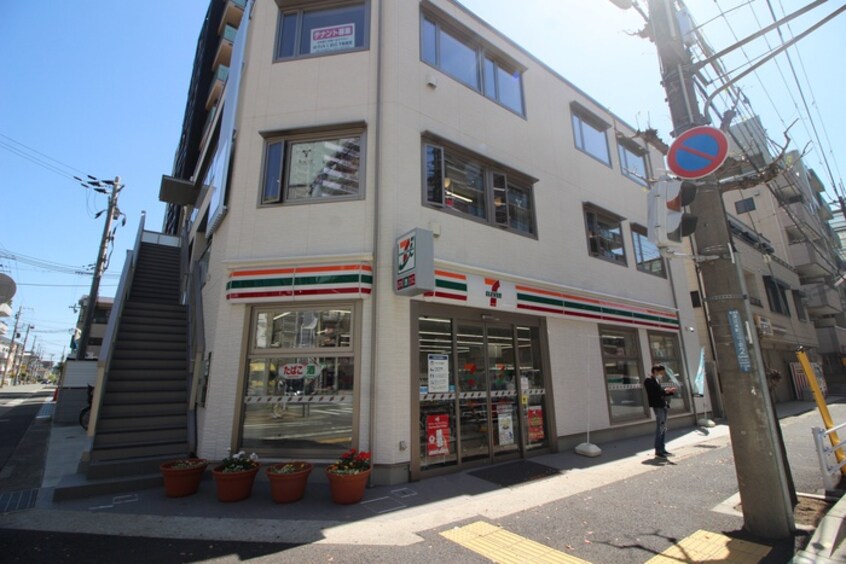 セブン-イレブン 神戸深江本町３丁目店(コンビニ)まで110m ブロード東灘深江駅前レジデンス