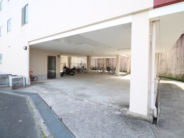 駐車場 箕面コウメイハイツ