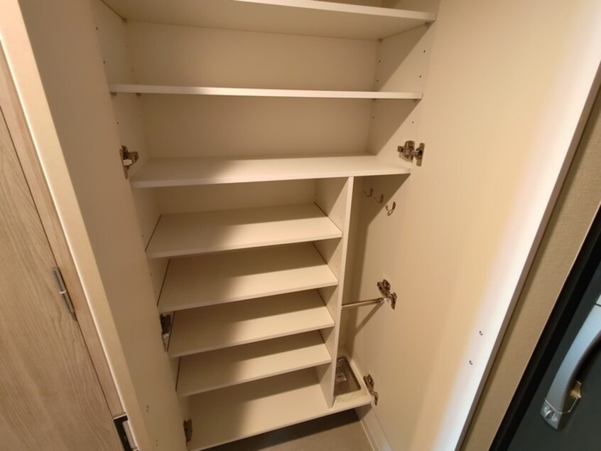 靴箱 MAXIV CROS 江坂（413）