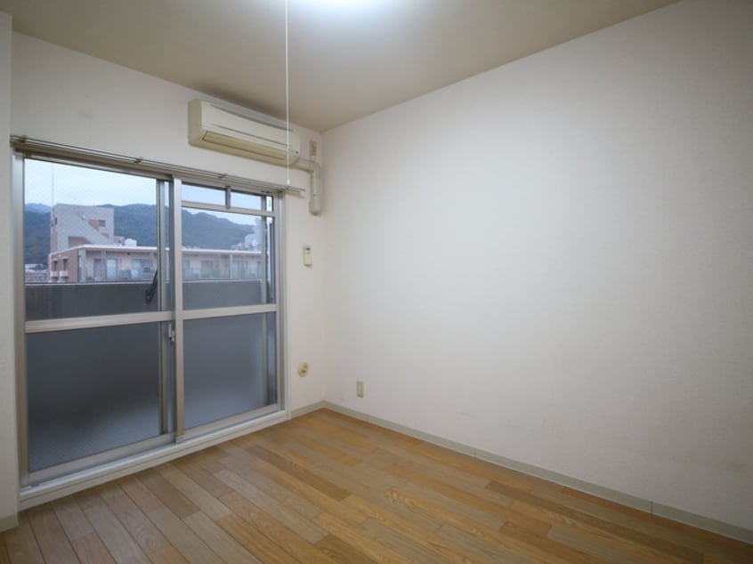 居室 ファビュロウスサンコ－