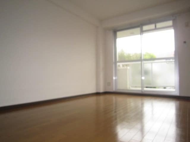 居室 ラフィ－ネ筒井