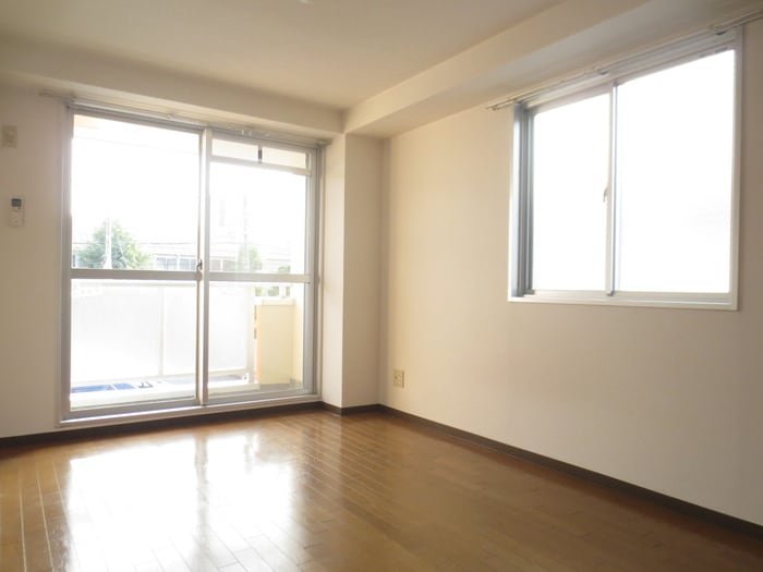 居室 ラフィ－ネ筒井