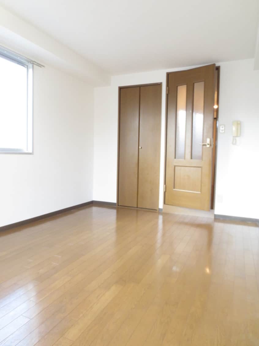 居室 ラフィ－ネ筒井