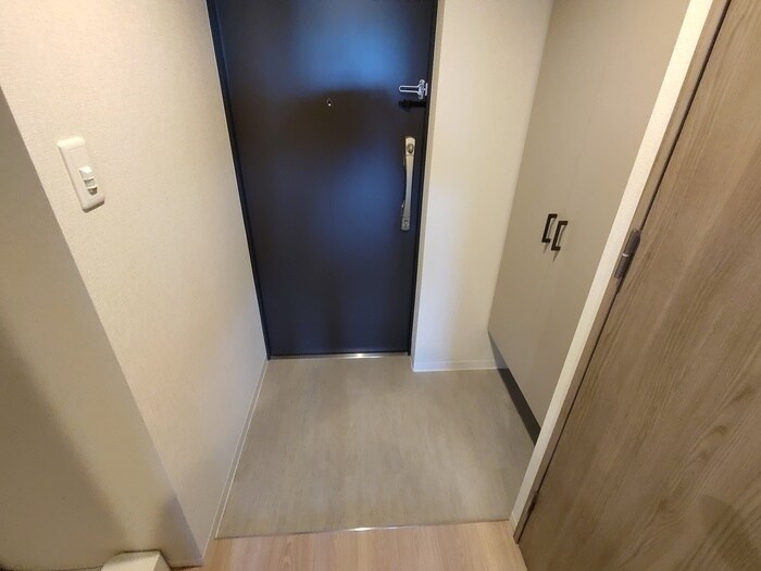 玄関 MAXIV CROS 江坂（503）