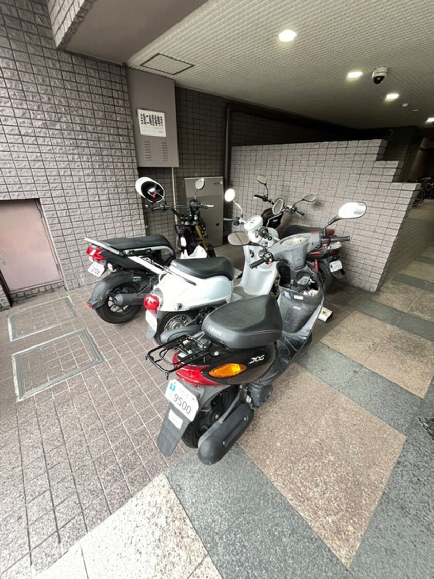 バイク置き場 ｾﾚｯｿｺ-ﾄ京都御所西（７０５）