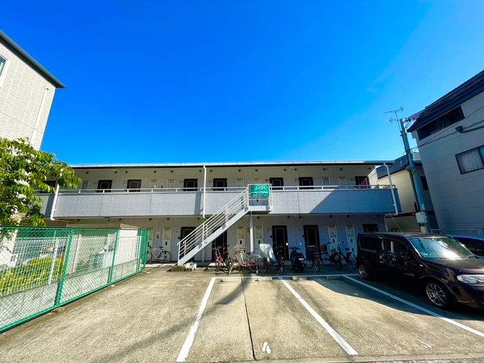 外観写真 ラビットインタ－ナショナルﾊｳｽ