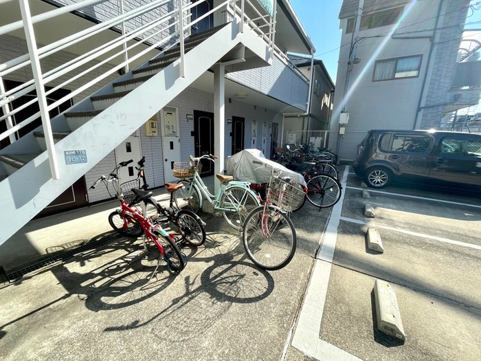 駐輪場 ラビットインタ－ナショナルﾊｳｽ