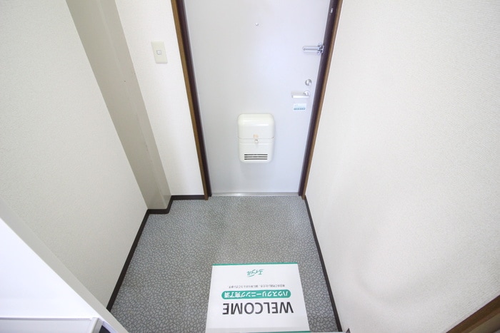 玄関 ラビットインタ－ナショナルﾊｳｽ