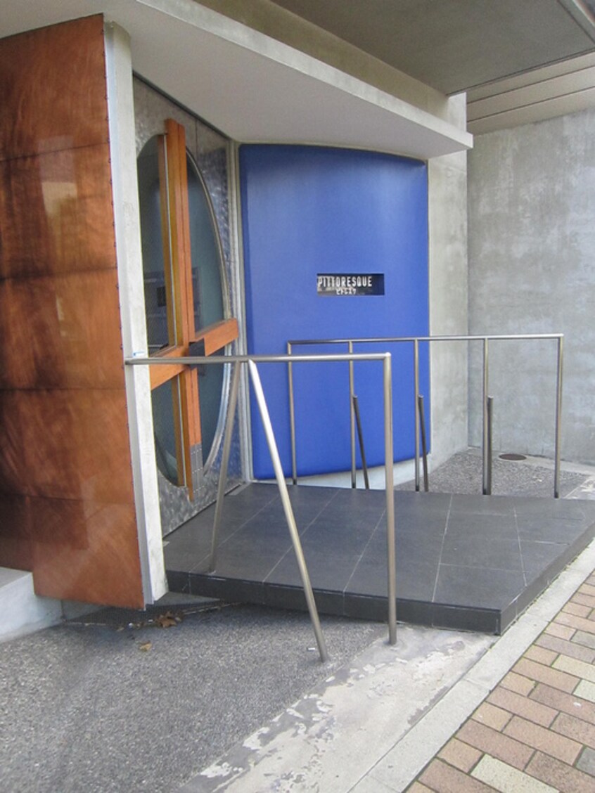 エントランス部分 ピトレスク