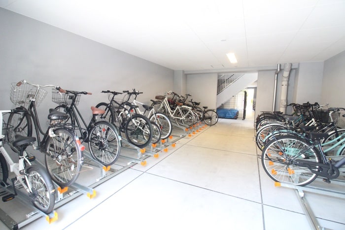 駐輪場 プレサンスOSAKA三国ﾈｵｽ（203）