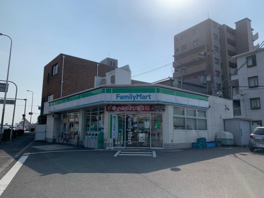 ファミリーマート八尾高安町店(コンビニ)まで400m フジパレス教興寺三丁目Ⅱ