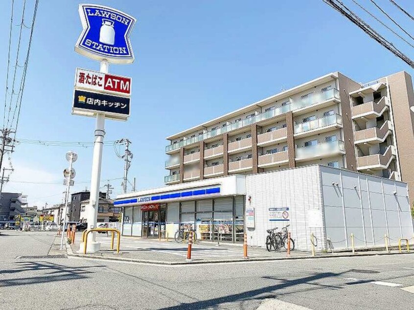 ローソン八尾高安駅前店(コンビニ)まで950m フジパレス教興寺三丁目Ⅱ