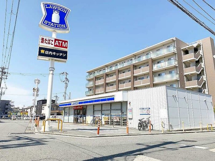 ローソン八尾高安駅前店(コンビニ)まで950m フジパレス教興寺三丁目Ⅱ
