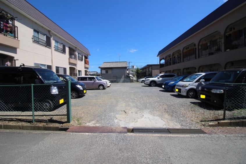 駐車場 日晴ハイツＢ棟