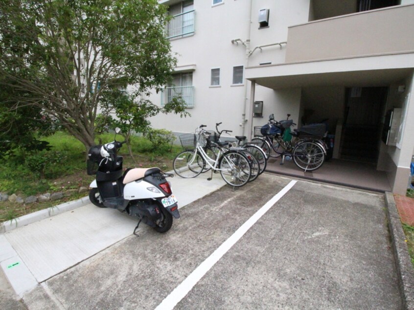 駐輪場 箕面粟生第二住宅第11号棟(303)
