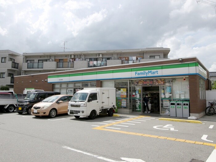 ファミリーマート池田荘園東店(コンビニ)まで644m エトワ－ル八王寺