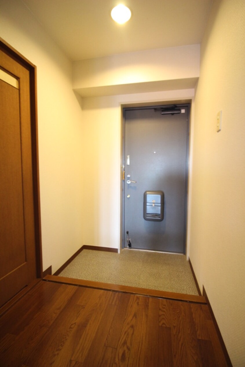 玄関 フロ－ラ南館