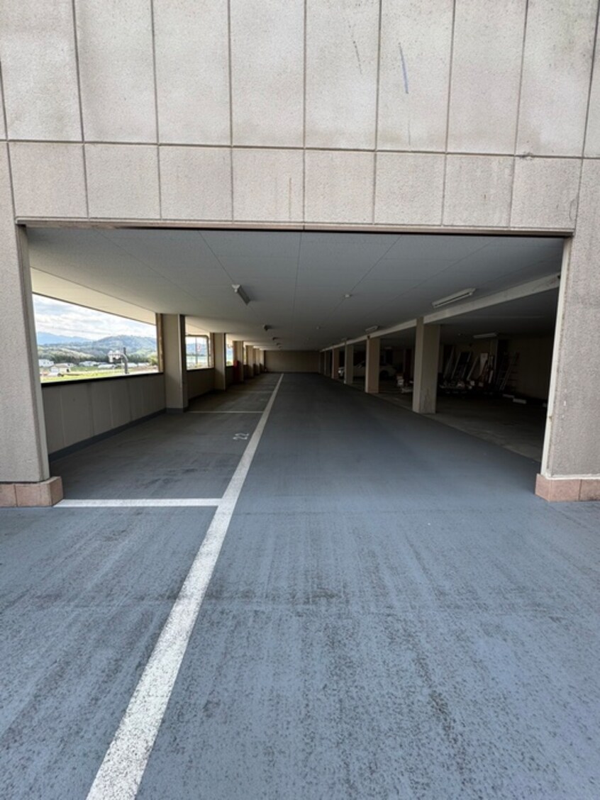 駐車場 グリ－ンコ－ト川西