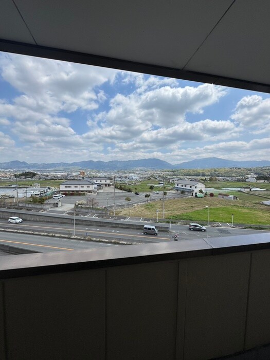 室内からの展望 グリ－ンコ－ト川西