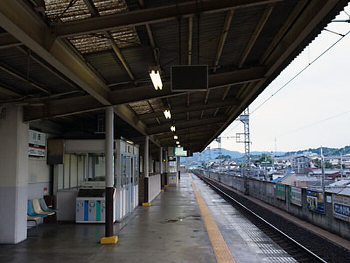 川西駅(役所)まで875m グリ－ンコ－ト川西