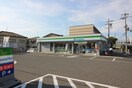 ファミリーマート(コンビニ)まで250m エストラビラ