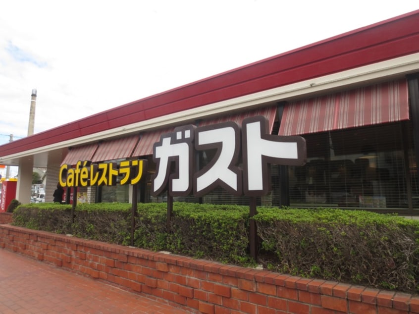 ガスト(その他飲食（ファミレスなど）)まで450m フジパレス立花駅南Ⅰ番館
