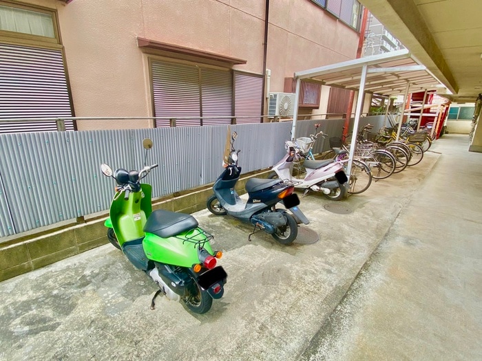 バイク置き場 メゾンウエダ