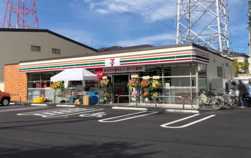 セブンイレブン三川口町一丁目店(コンビニ)まで230m Ｅａｓｔｅｒｎ　Ｗｅｌｌｓ