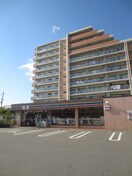 セブンイレブン寝屋川黒原新町店(コンビニ)まで450m 金田町3丁目テラスハウス