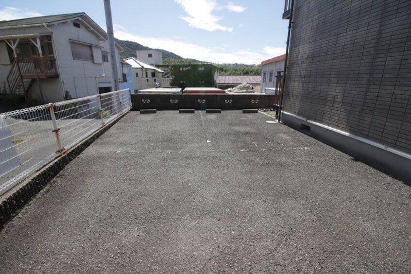 駐車場 ハイツノナカ