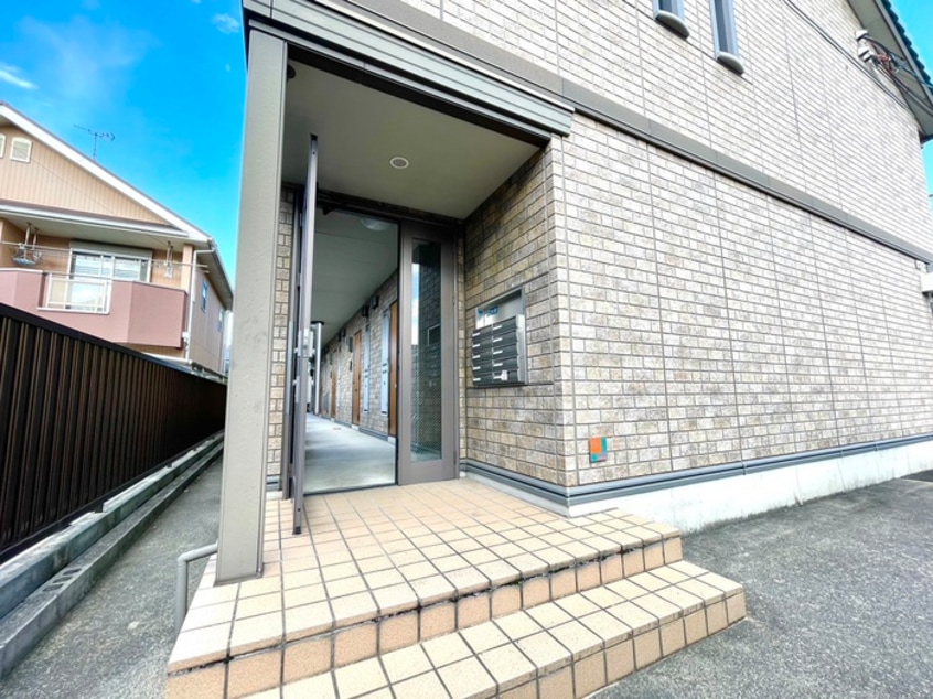 エントランス部分 ウインオカダヤ