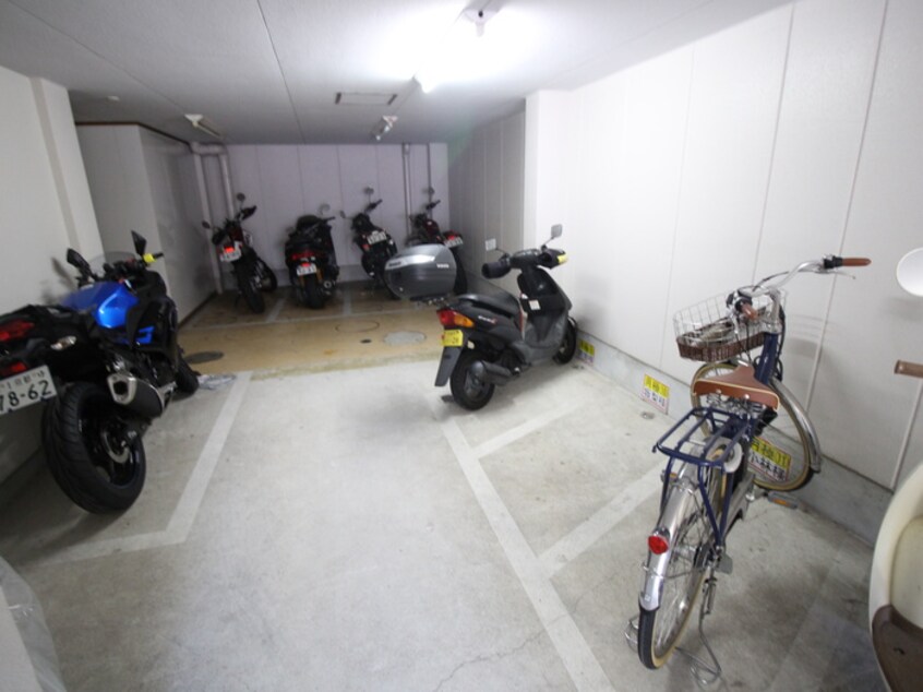 バイク置き場 アーバンハウス北西