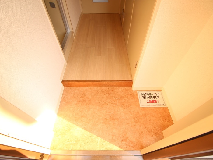 玄関 シュトラ－セ泉