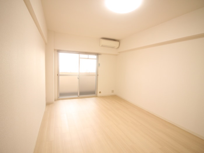 居室 シュトラ－セ泉