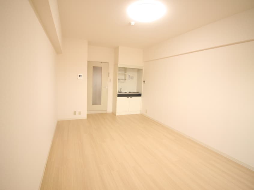 居室 シュトラ－セ泉