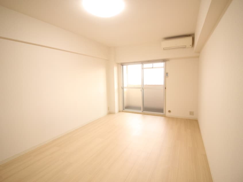 居室 シュトラ－セ泉