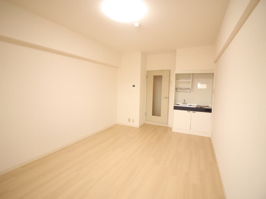 居室 シュトラ－セ泉