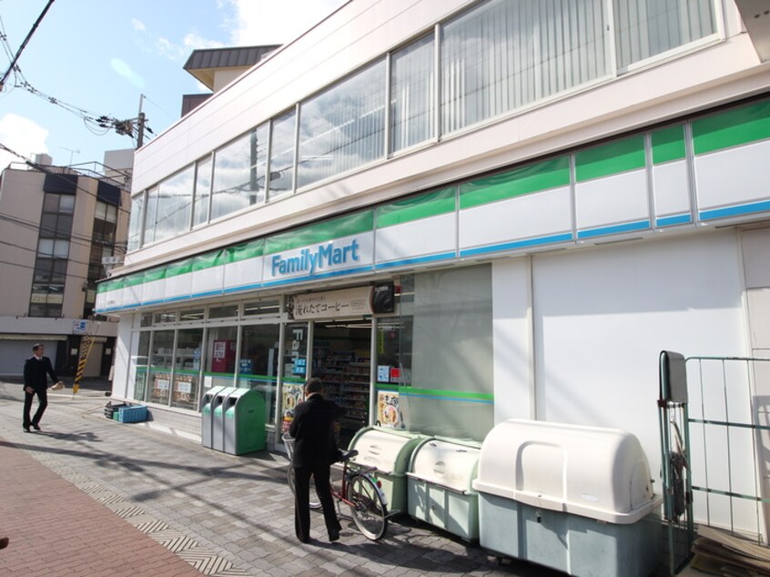 ファミリーマート(コンビニ)まで150m アロ－ンズ大阪