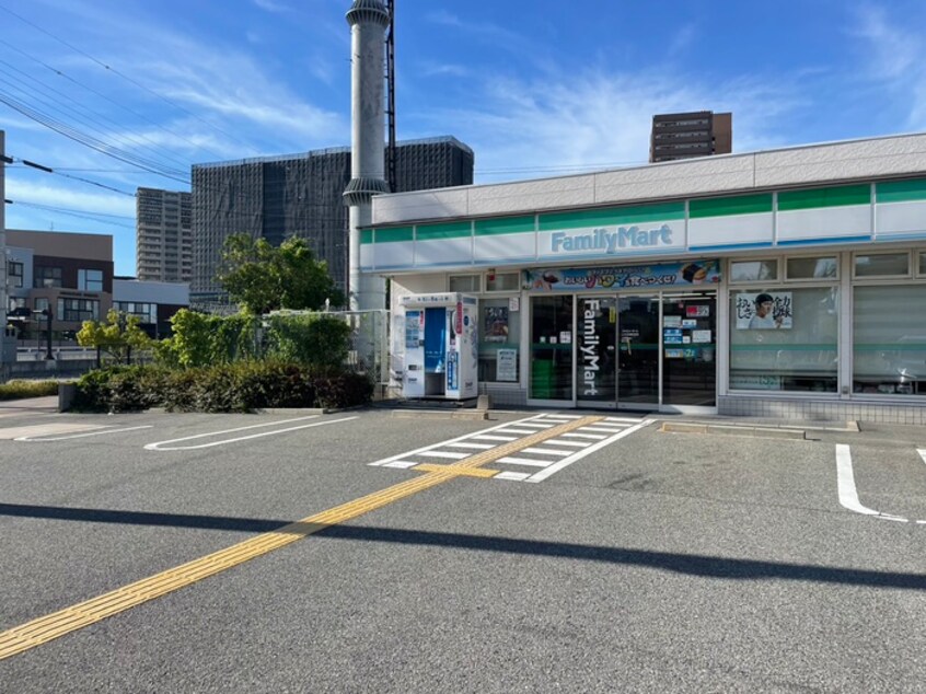 ファミリーマートJR尼崎西(コンビニ)まで450m VIVACE　Nagasuhondori