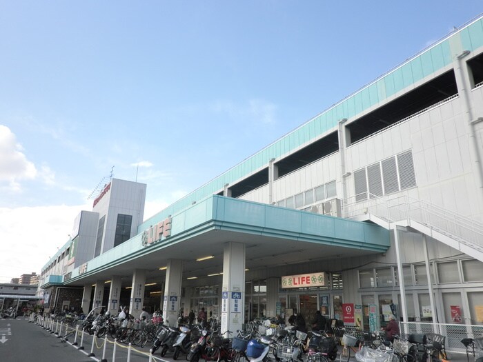 菱江ショッピングセンター(電気量販店/ホームセンター)まで487m EAST　RESIDENCE
