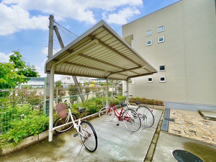 駐輪場 ウエストリヴァー高松北