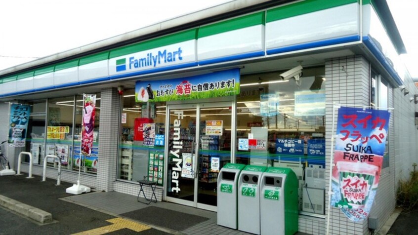 ファミリーマート高松東店(コンビニ)まで700m ウエストリヴァー高松北