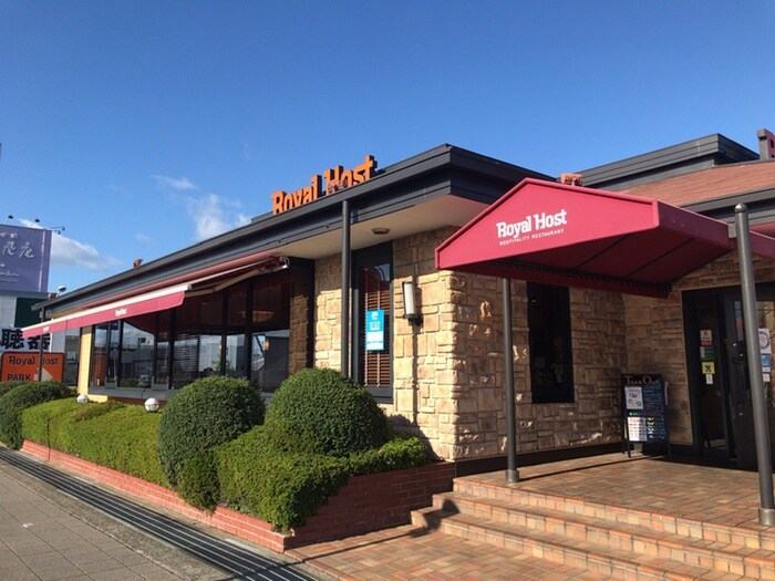 ロイヤルホスト泉佐野店(その他飲食（ファミレスなど）)まで750m ウエストリヴァー高松北