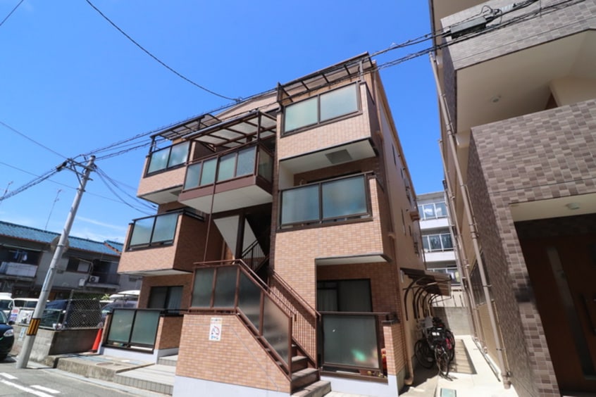 外観写真 ウィッチ難波