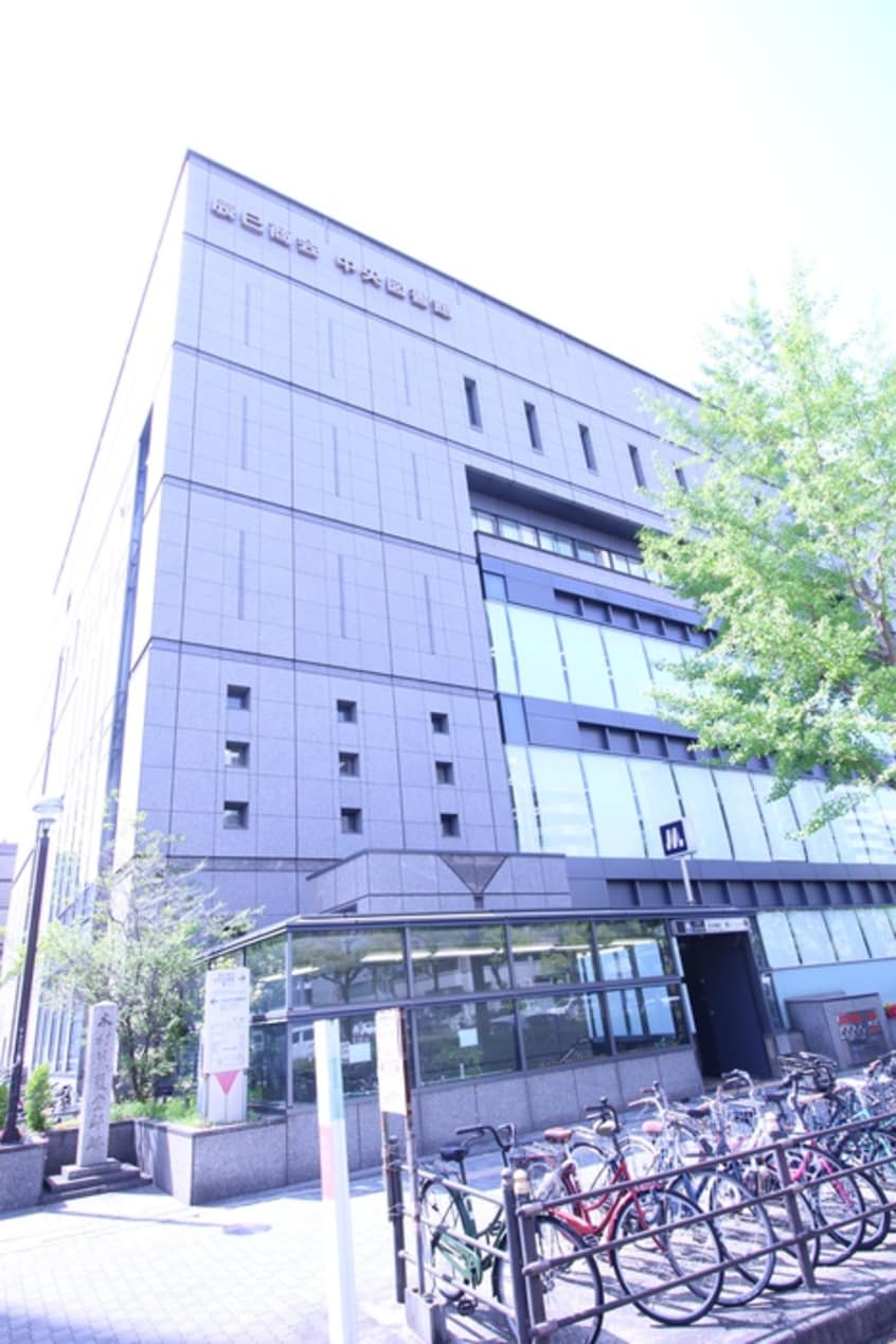 大阪市立中央図書館(図書館)まで648m シーズンフラッツ阿波座